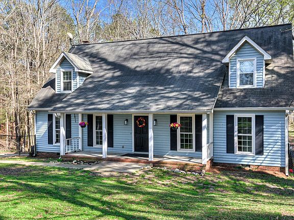 2nd image of 316 Lost Wilderness Road