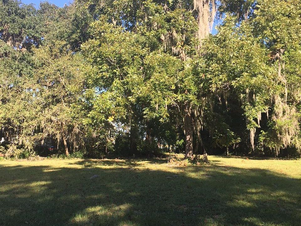 2nd image of 44 Seabrook Point Drive