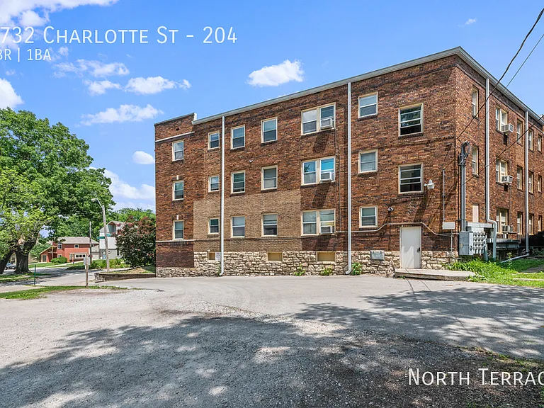 2732 Charlotte St — Photo 1