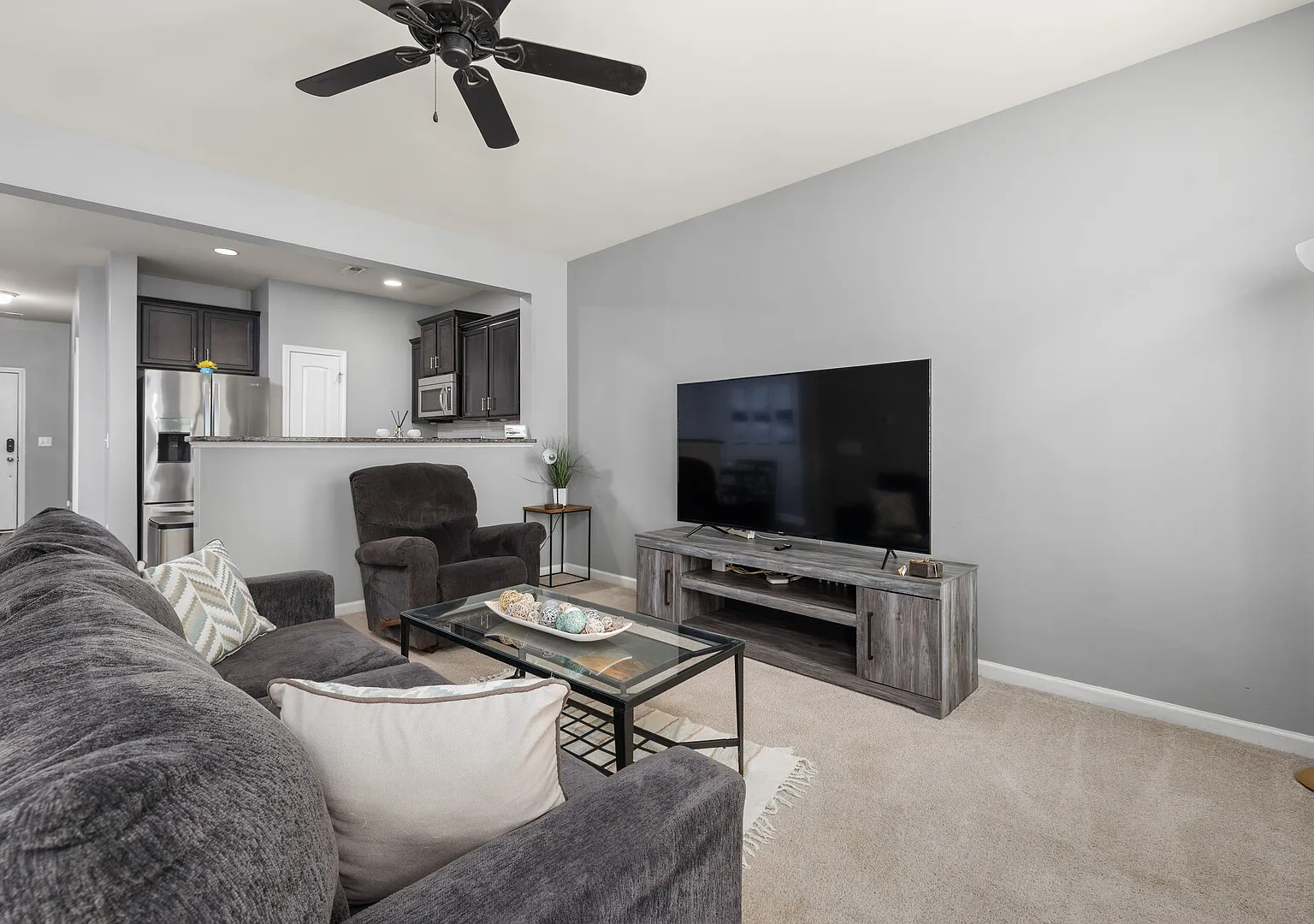 Fully Furnished 4BR Townhouse Mid-Term Rental — Photo 4