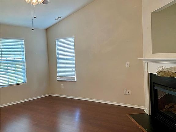3rd image of 520 Martha Ct