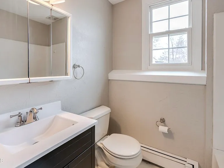 2531 E Avenue A — Photo 15
