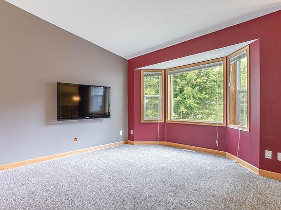 5th image of 621 Dresden Dr