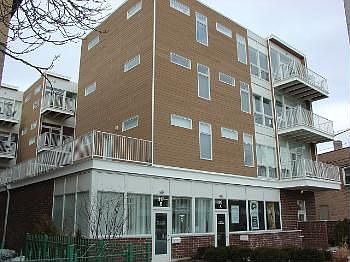 1st image of 915 S Oak Park Ave APT 2C