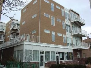 915 S Oak Park Ave APT 2C, Oak Park, IL 60304