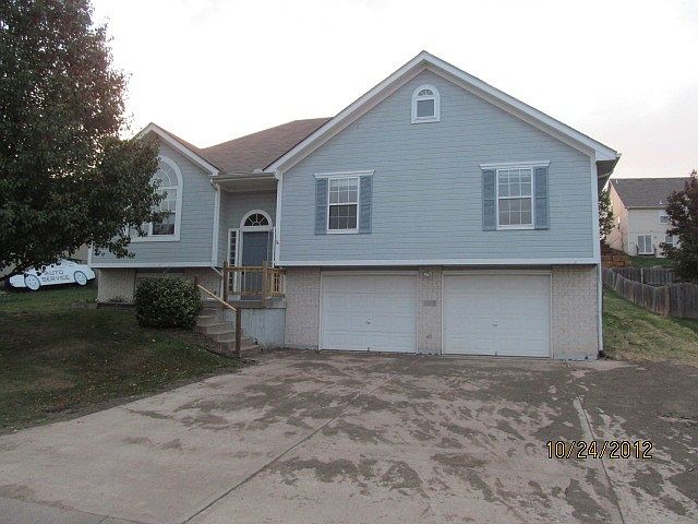 1st image of 800 SW Brome Dr