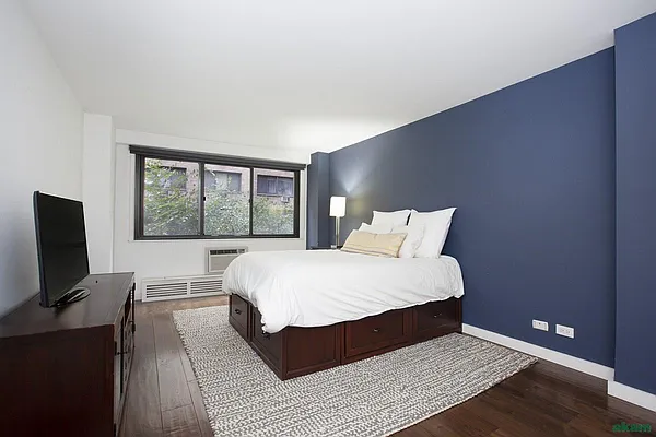 Sold by Akam Sales and Brokerage | media 17