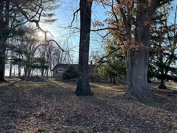 3rd image of 8823 Perry Hwy