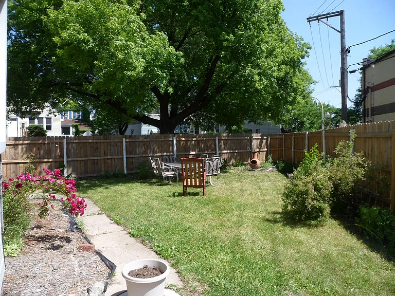 Large yard for your leisure!