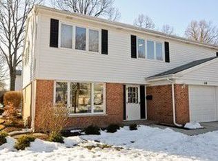 110 N Peartree Ln, Arlington Heights, IL