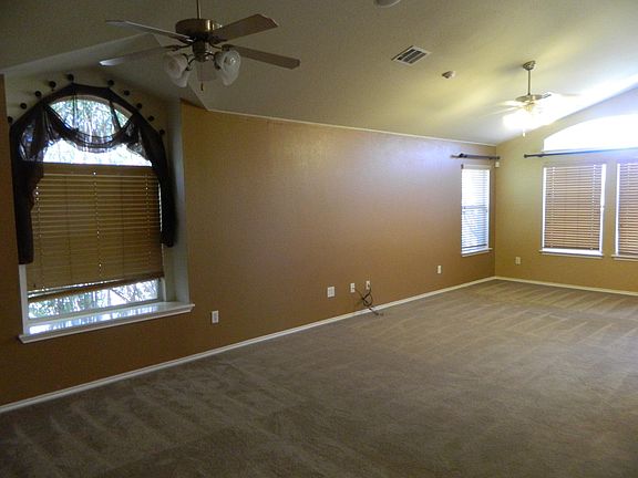 3rd image of 5203 Golden Gate Dr