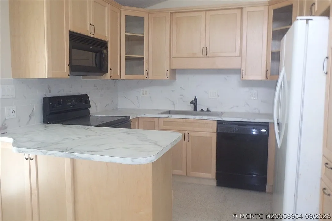 3 bed, 2.0 bath, 1256 sqft, $2,500 — Photo 4