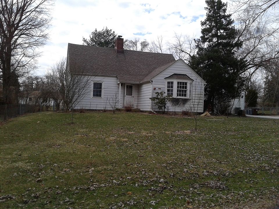 2nd image of 11049 Parker St