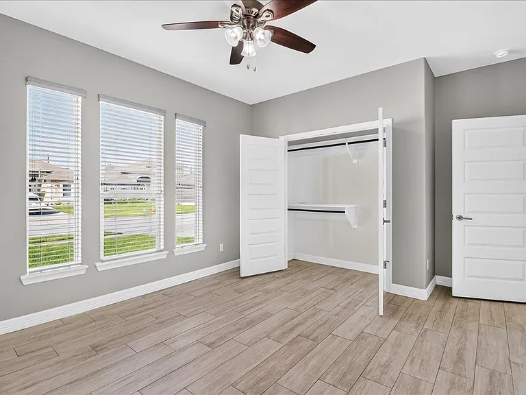 6718 Stuyvesant Ct — Photo 34
