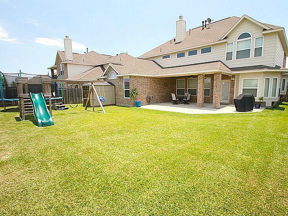 POOL-SIZED BAKYARD