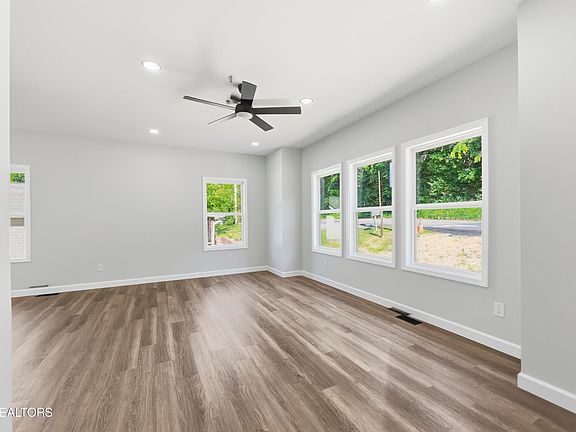 4th image of 4021 Lilac Ave