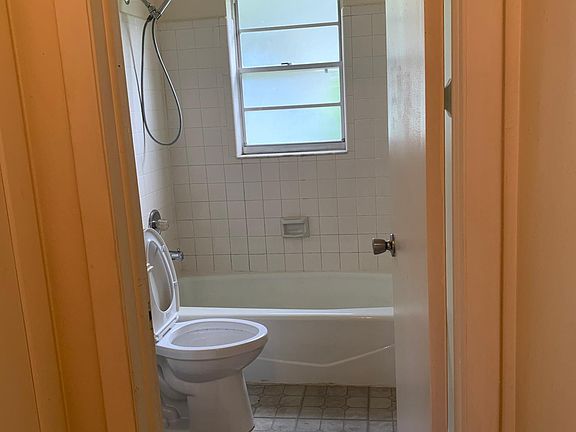 3rd image of 6910 Mathers Ln APT A