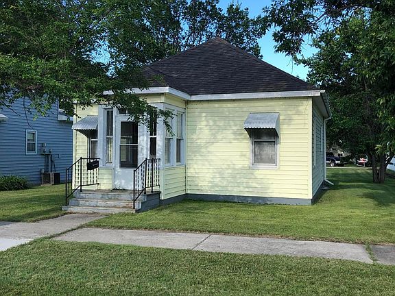 3rd image of 317 2nd St SE