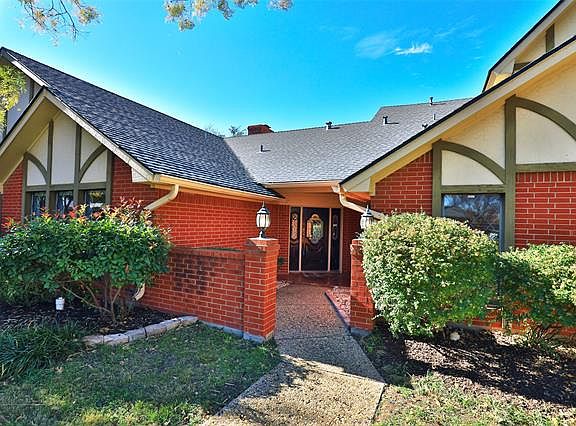 2nd image of 1202 Canterbury Dr