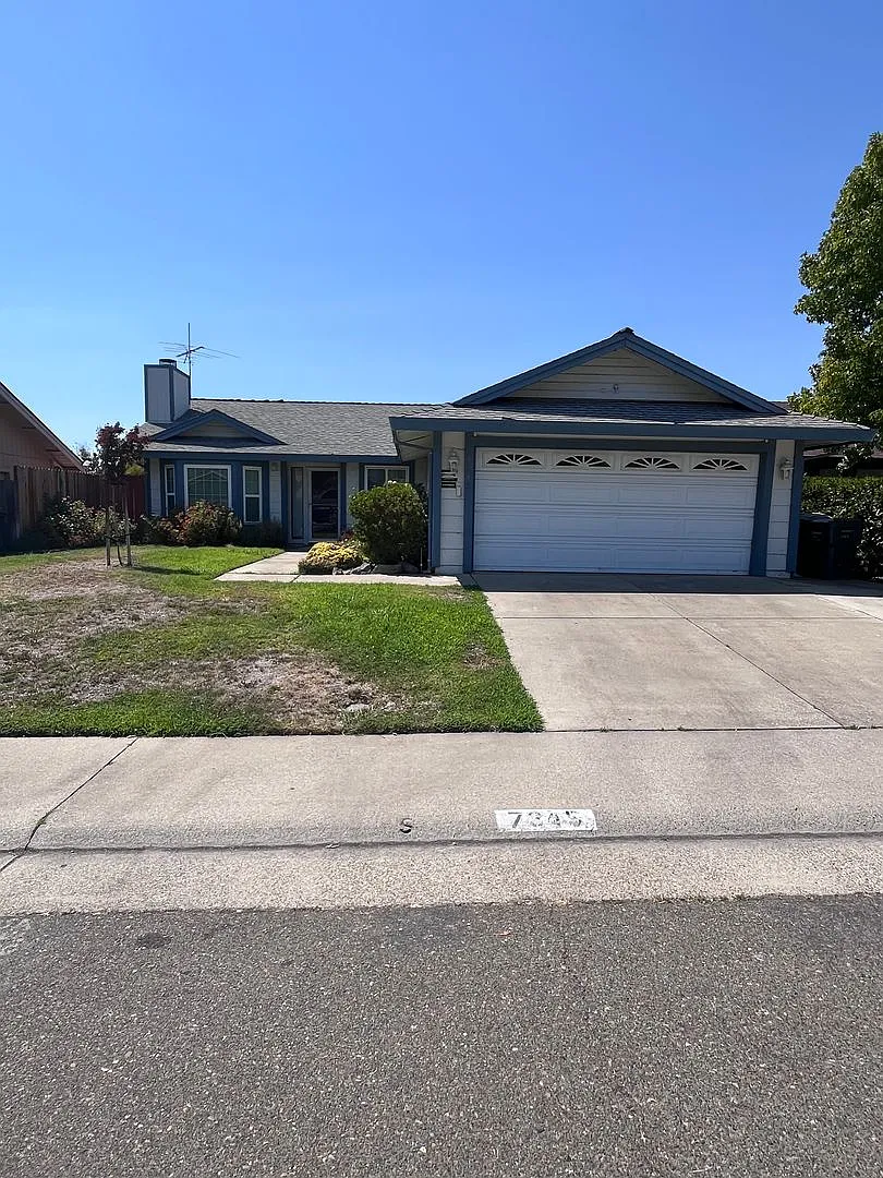 Nice Updated Home In Sacramento! — Photo 1