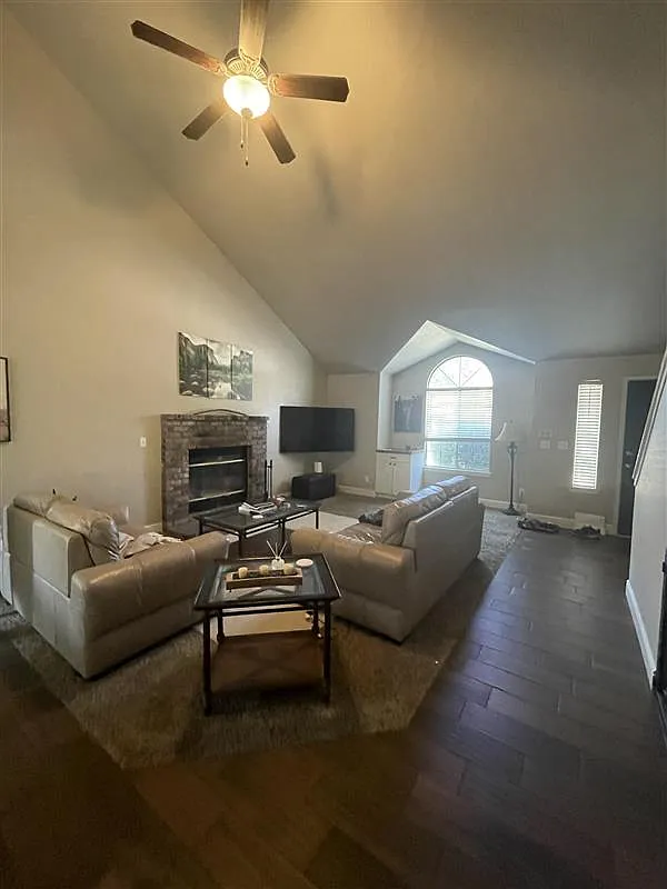 3 bed, 1484 sqft, $850 — Photo 2