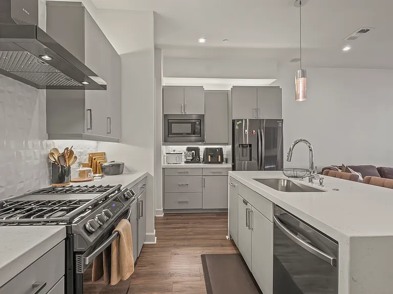 1813 Park Ave #106 — Photo 3