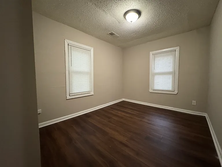 1651 Corning Ave — Photo 10