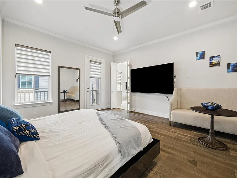 8741 Park Kolbe Ln — Photo 16
