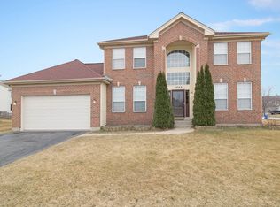 3703 Pinecrest Dr, Carpentersville, IL 60110
