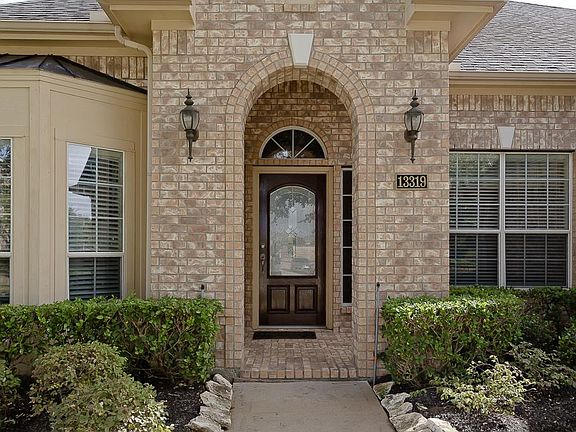 3rd image of 13319 Larkhill Gardens Ln