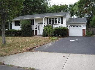 20 Country Greens Dr, Bellport, NY 11713