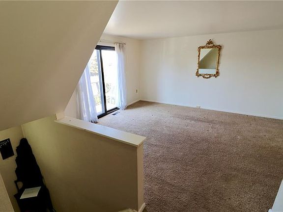 2nd image of 141 Bellwood Ct