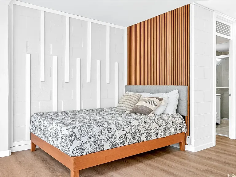 445 Kaiolu St #401 — Photo 12