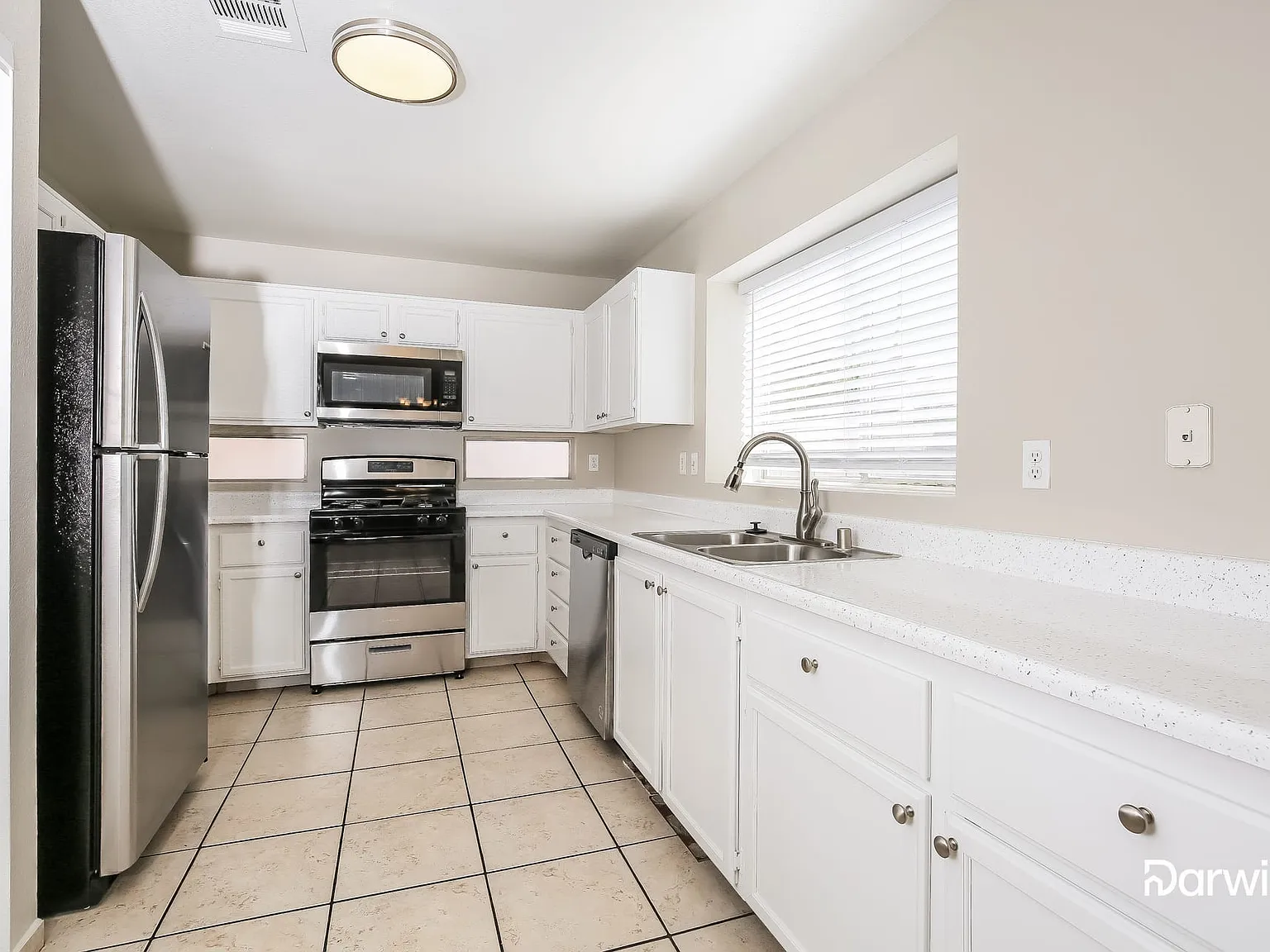 3 bed, 2.0 bath, 1231 sqft, $1,999 — Photo 4