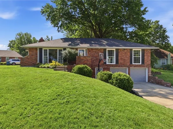 921 Glen Haven Cir, Liberty, MO 64068