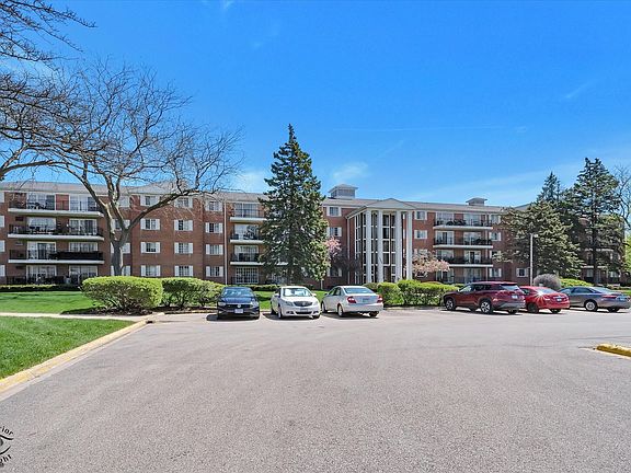 2nd image of 1050 N Farnsworth Ave APT 301