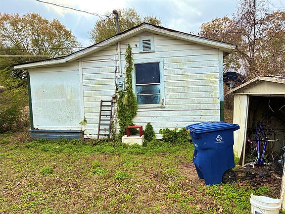3rd image of 3812 Mayfield St