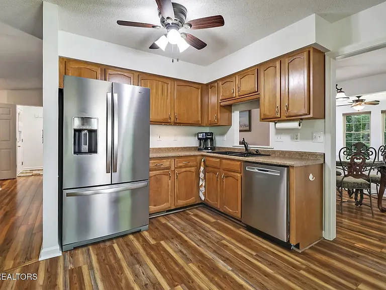 144 Pomeroy Dr — Photo 14