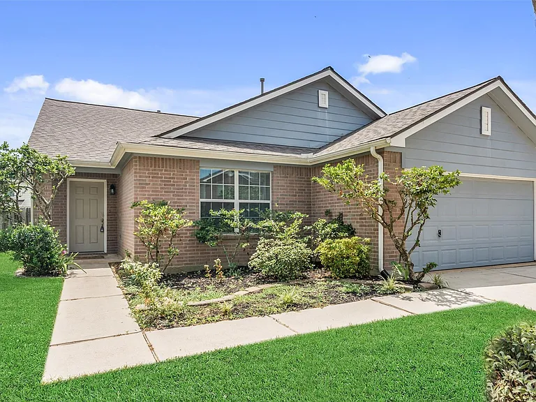 16322 Cole Bridge Ln — Photo 1