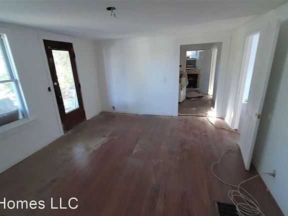 3rd image of 309 S Aurora St #8995419