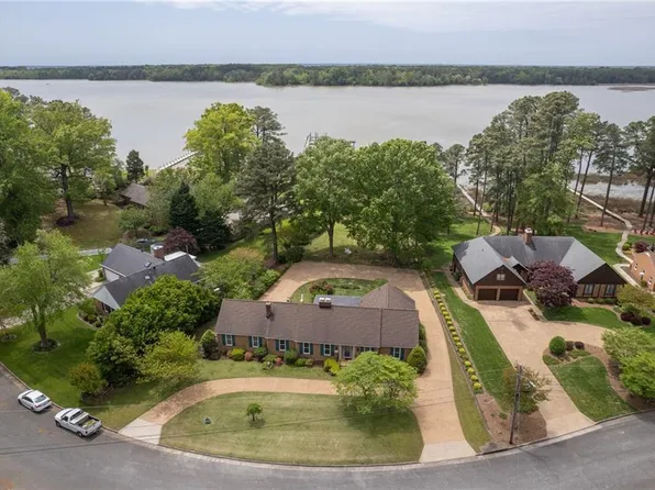 623 Haystack Landing Rd, Newport News, VA 23602
