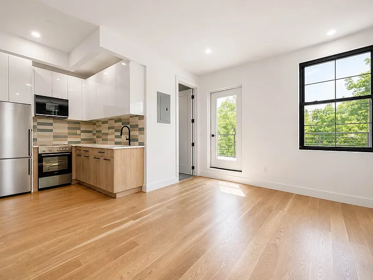 2553 Bedford Ave #Penthouse 5 — Photo 3