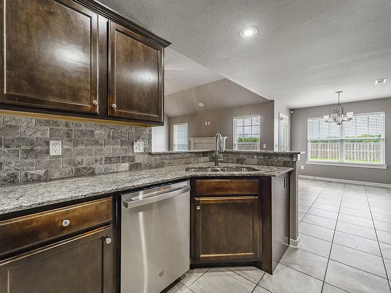 3757 Deerhurst St — Photo 8