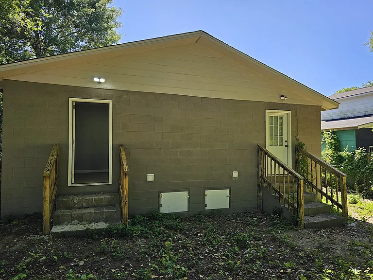 715 Woodard Ave — Photo 12