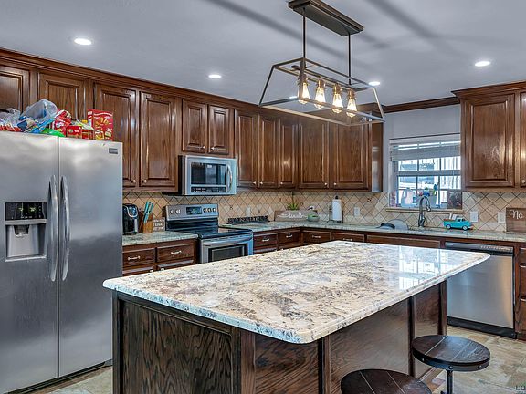 3rd image of 196 Northridge Cir
