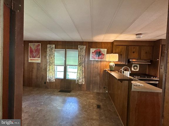 5th image of 105 Azalea Cir
