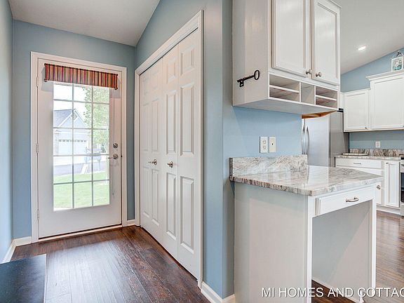 4th image of 11271 Avocet Ct