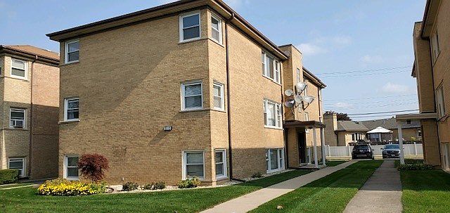 1st image of 8549 N Milwaukee Ave #1W