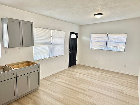 3rd image of 318 Woodland Ave