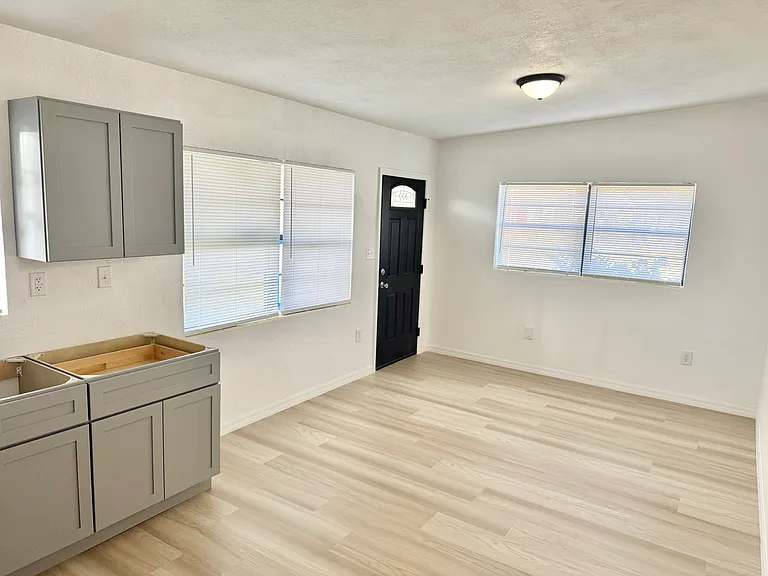 318 Woodland Ave — Photo 3